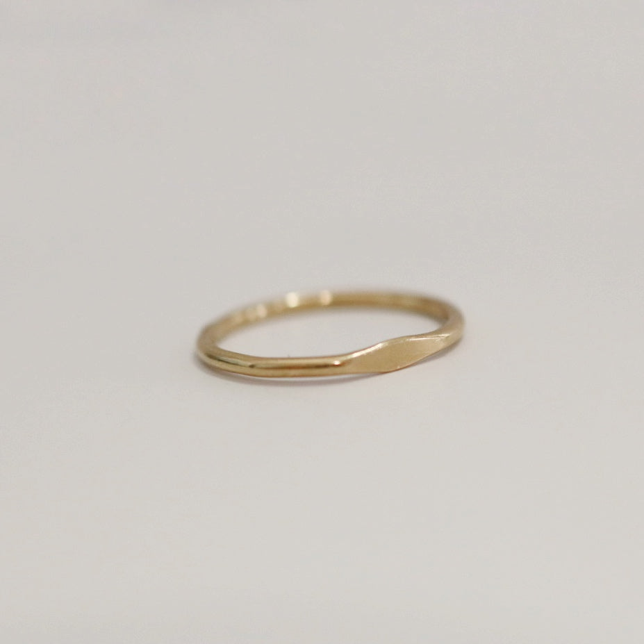 Dainty Signet Ring in 14 Karat Yellow gold