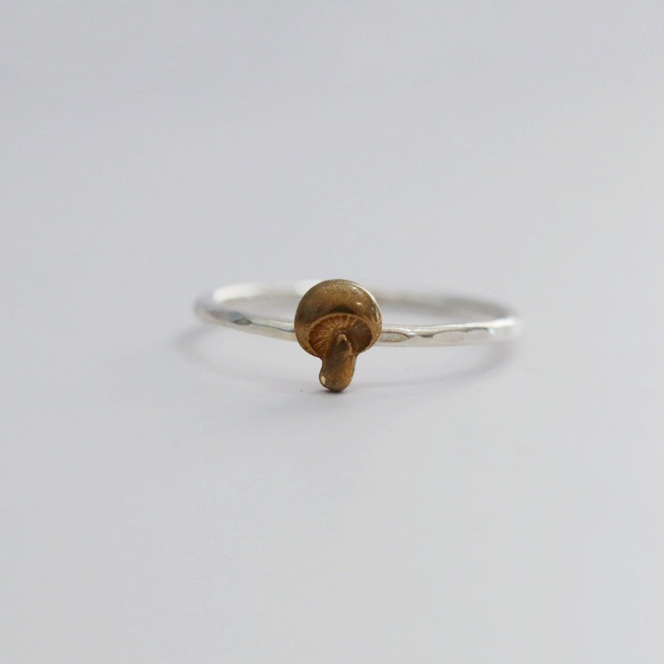 Mushroom stacking ring in mixed metal