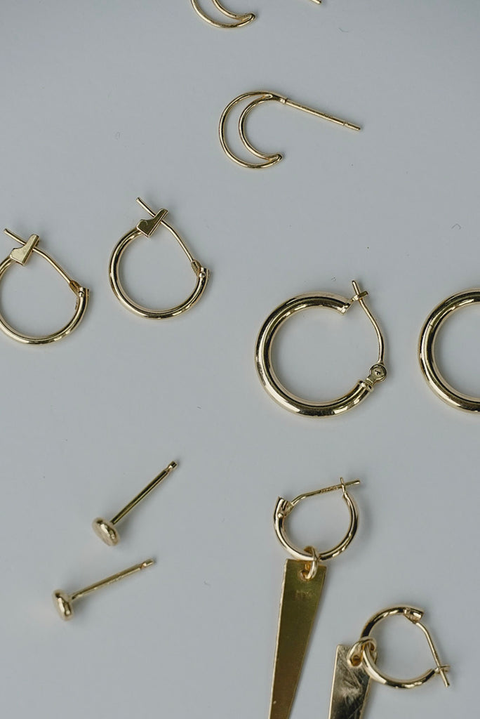 Pebble stud Earrings in recycled 14 Karat Gold